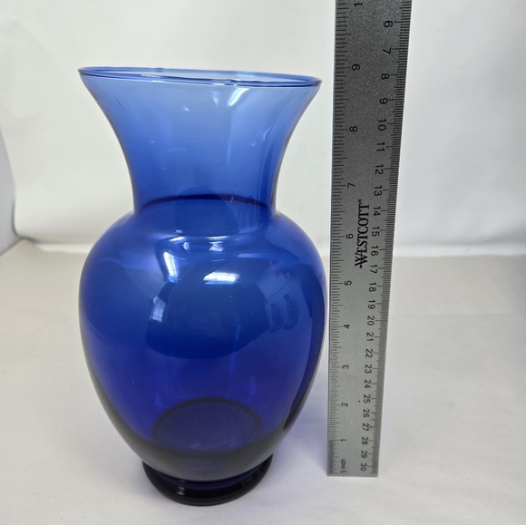 Colbalt Blue Handblown Glass Vase Urn 9 Inches Tall Curve Body Fluted Mouth - Picture 5 of 9